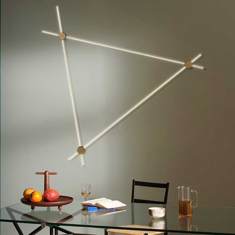 Cassina EITIE Triangle Wandleuchte
