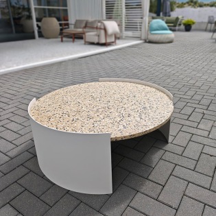 Cassina BOWY OUTDOOR Couchtisch Ø 90 cm, Avorio/Bianco Grigio