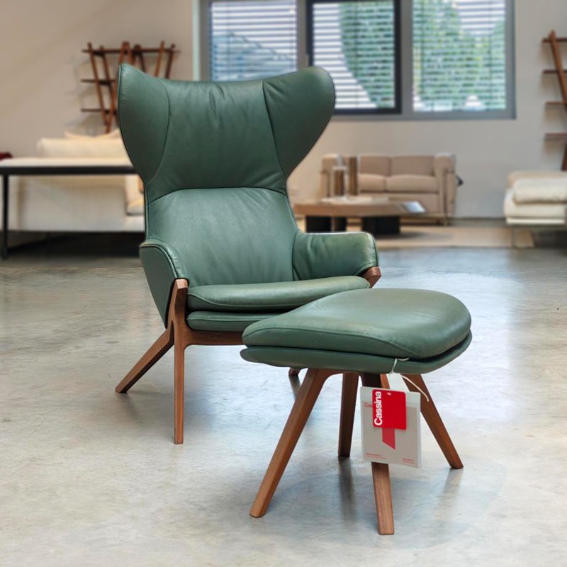 Cassina P22 Sessel mit Fußhocker, Nussbaum/ Leder Foresta