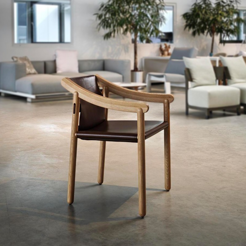 Cassina 905 Armlehnstuhl, Marrone