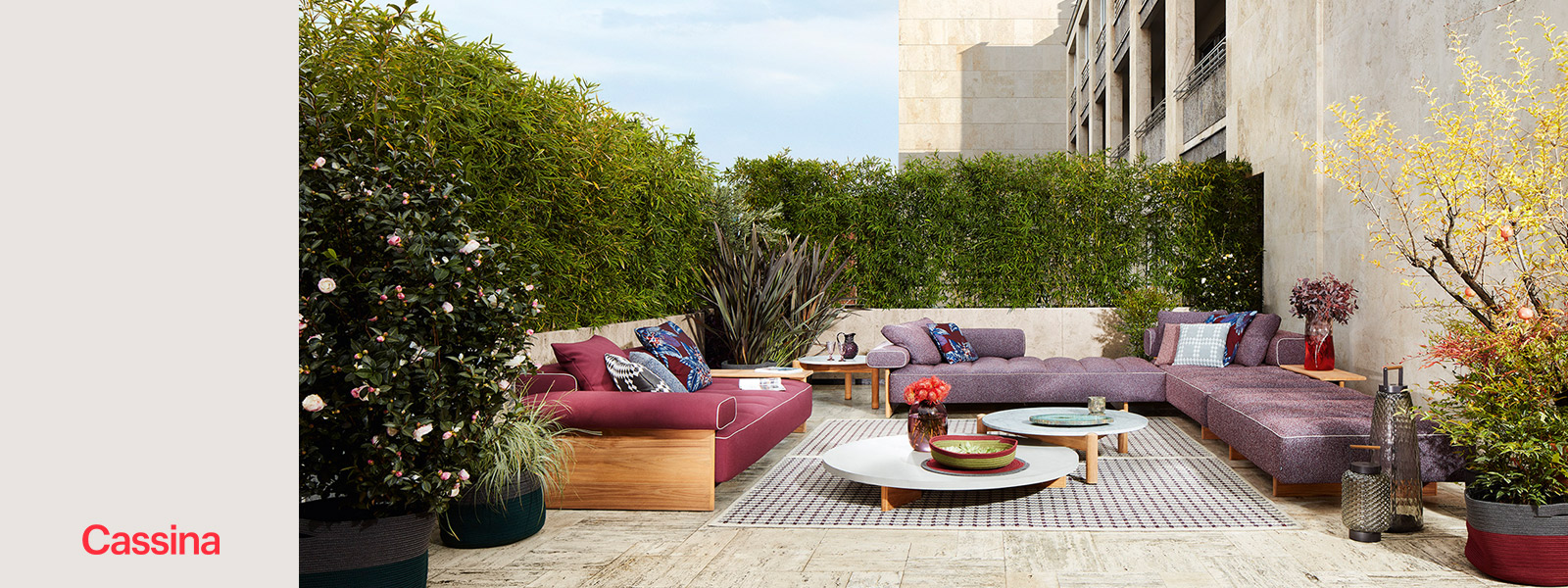 Cassina Outdoor SAIL OUT Slide background